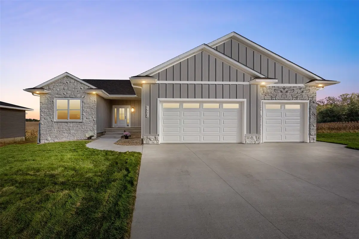 1525 3rd Street Sw, Mount Vernon, IA 52314 - #1