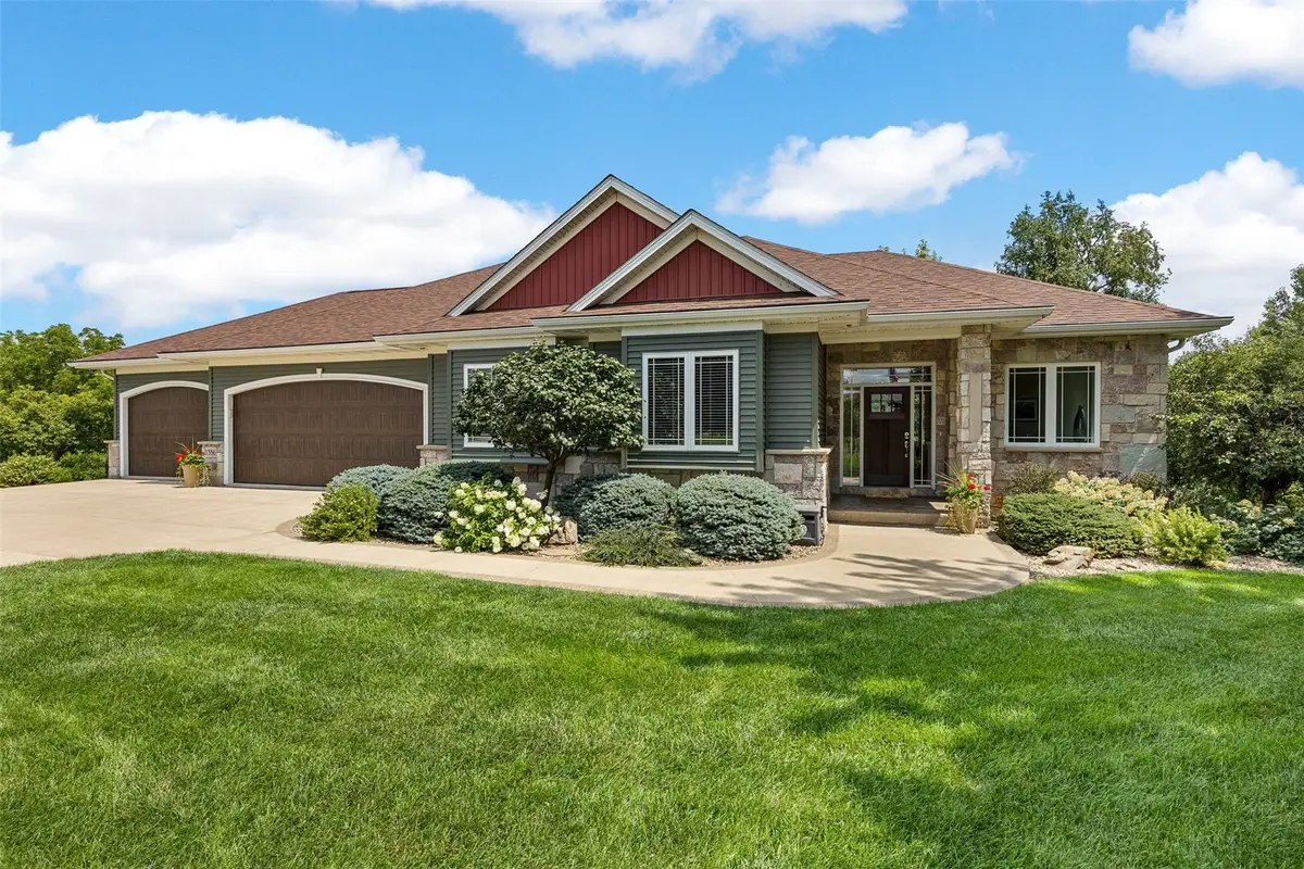 1356 NE Lakewoods Ct, Swisher, IA 52338 - #1