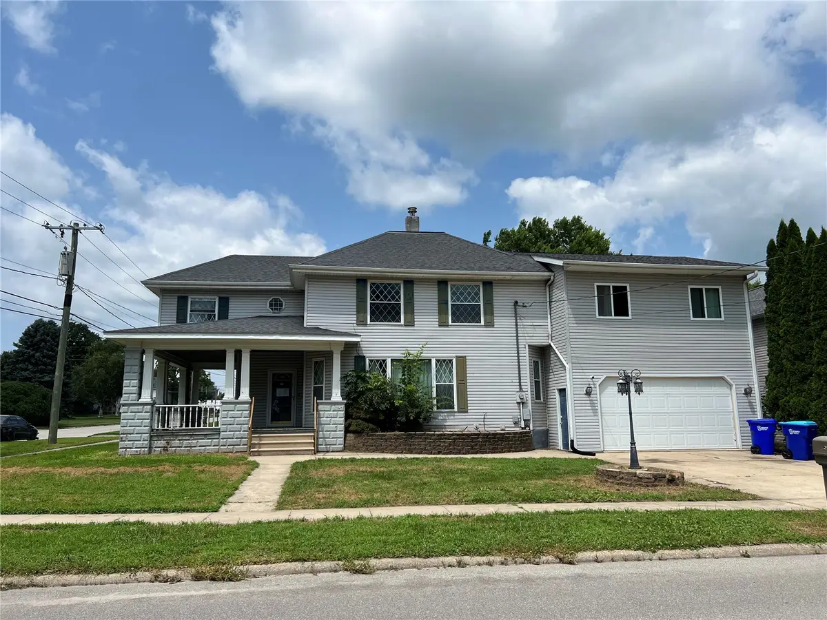 218 5th Avenue Se, Independence, IA 50644 - #1
