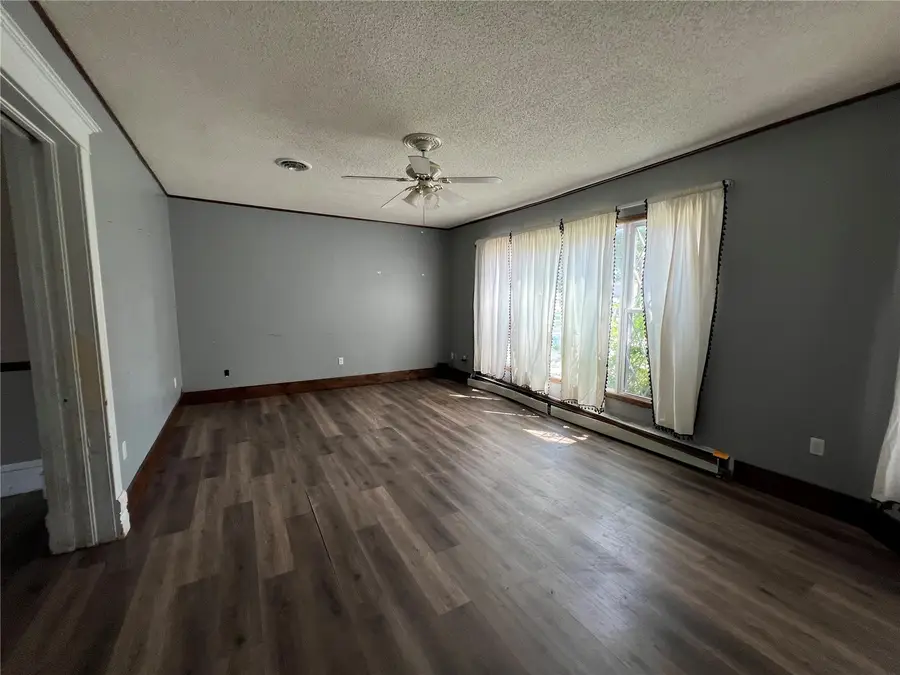 218 5th Avenue Se, Independence, IA 50644 - #2