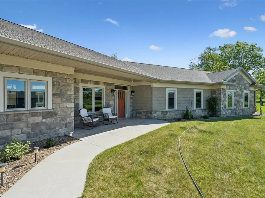 4039 10th St, Marion, IA 52302 - #3