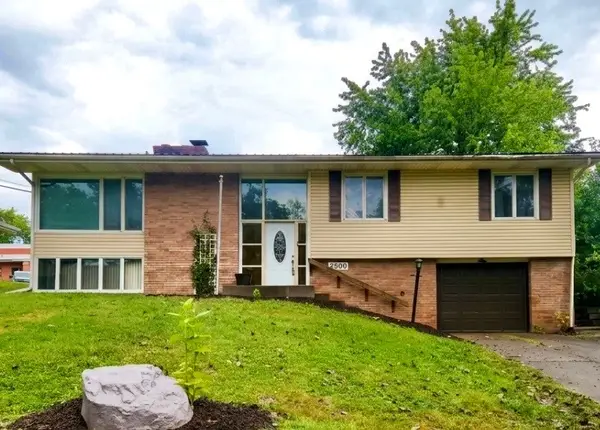 2900 Westwood Drive Nw, Cedar Rapids, IA 52405