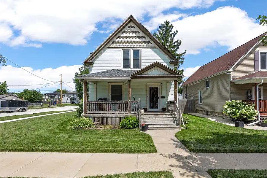 916 B Ave Nw, Cedar Rapids, IA 52405 - #2