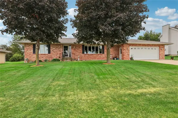 403 4th Street E, Newhall, IA 52315