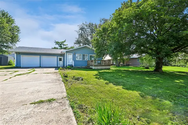 206 Apache Drive, Norway, IA 52318
