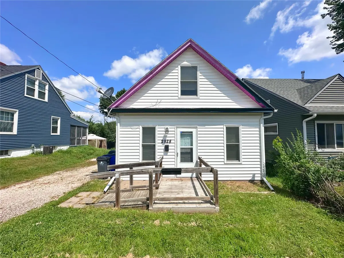 2928 Meadowbrook Drive Se, Cedar Rapids, IA 52403 - #1