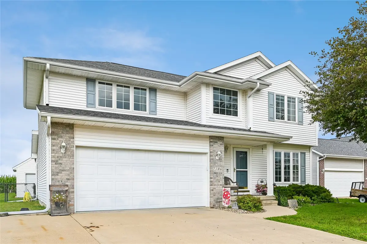 7306 Prairie Heights Drive Sw, Cedar Rapids, IA 52404 - #1