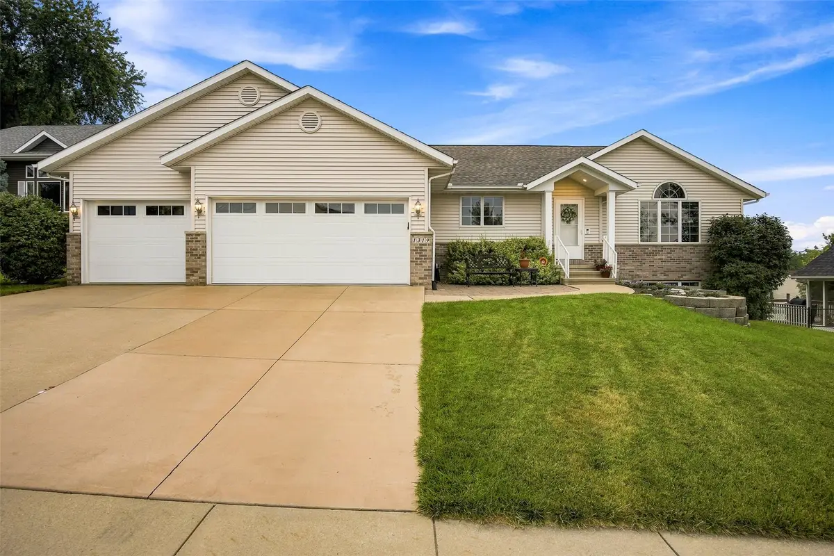 1319 Jackson Woods Court Nw, Cedar Rapids, IA 52405 - #1