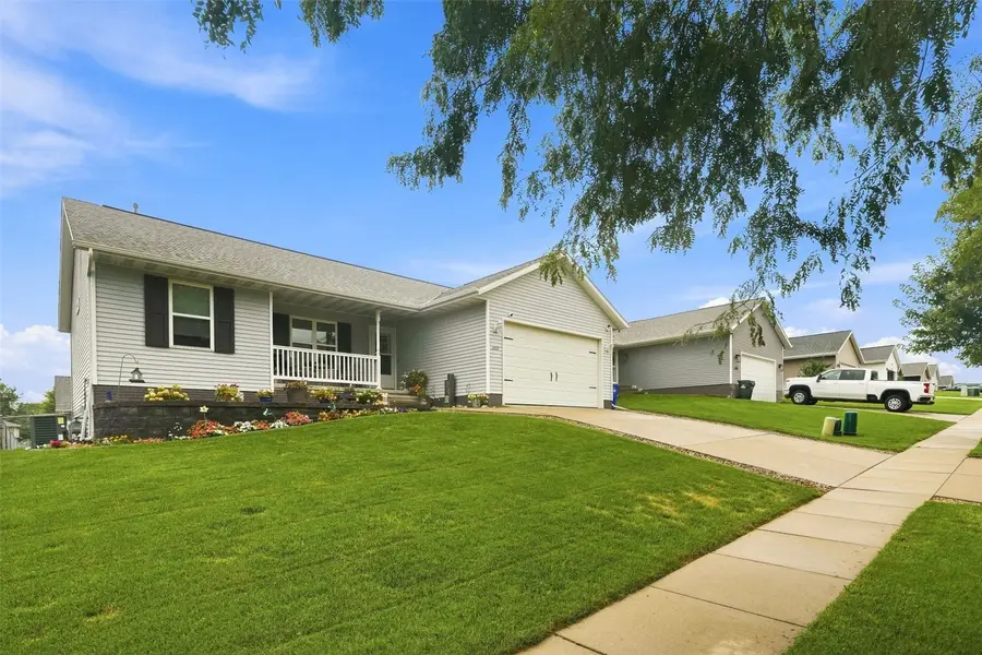 6613 Ohio Street Sw, Cedar Rapids, IA 52404 - #2