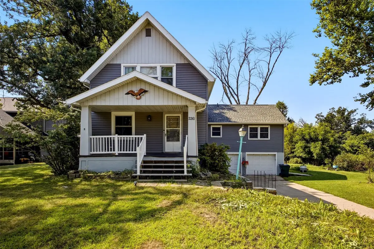 2261 Coldstream Avenue Ne, Cedar Rapids, IA 52402 - #1