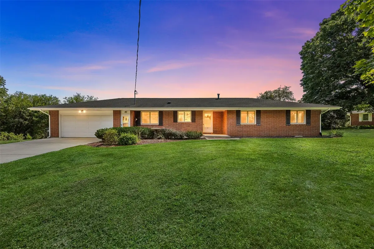 20 N 1st Avenue, Iowa City, IA 52245 - #1