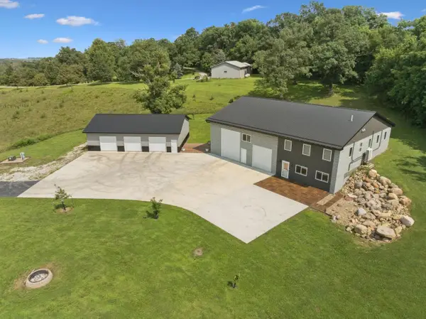 5710 32nd Avenue, Center Point, IA 52213