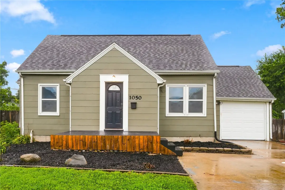 1050 27th St Ne, Cedar Rapids, IA 52402 - #1