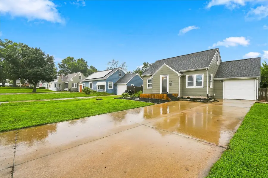 1050 27th St Ne, Cedar Rapids, IA 52402 - #2