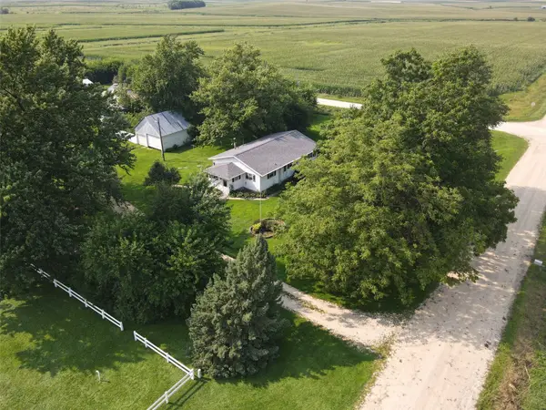 2403 150th Avenue, Manchester, IA 52057