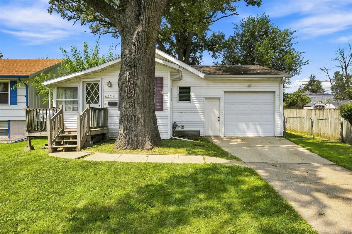 4405 Navajo Drive Ne, Cedar Rapids, IA 52402 - #1