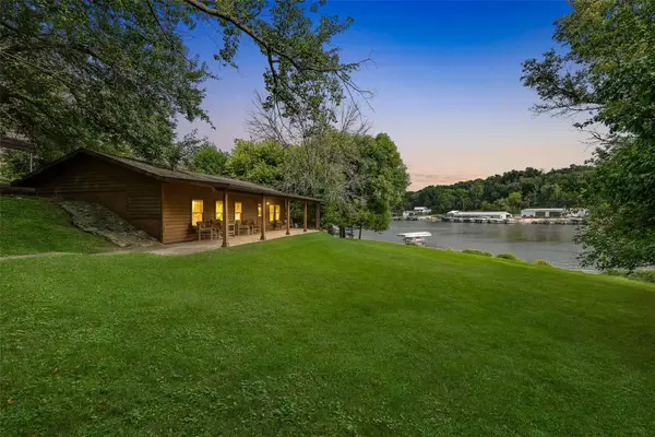 22107 262nd Street, Delhi, IA 52223