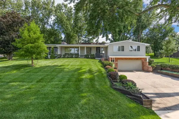 3857 Trail Ridge Rd Se, Cedar Rapids, IA 52403