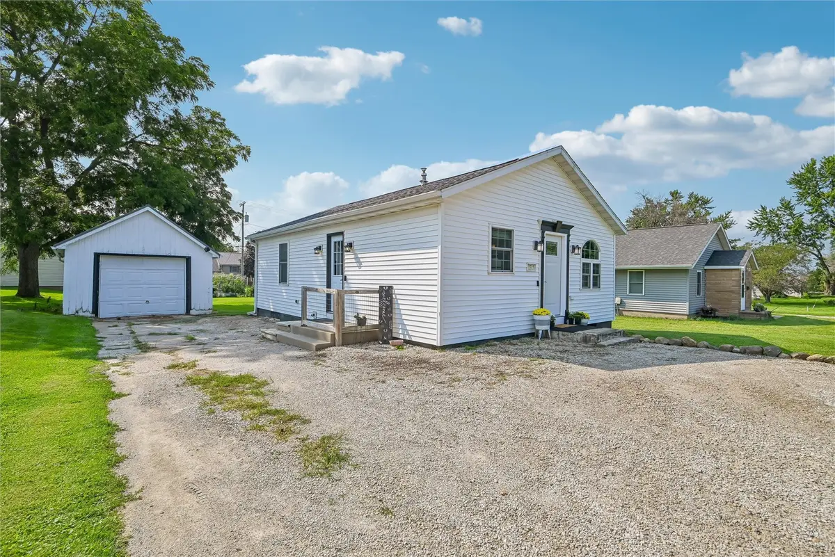 1315 1st Avenue, Center Point, IA 52213 - #1