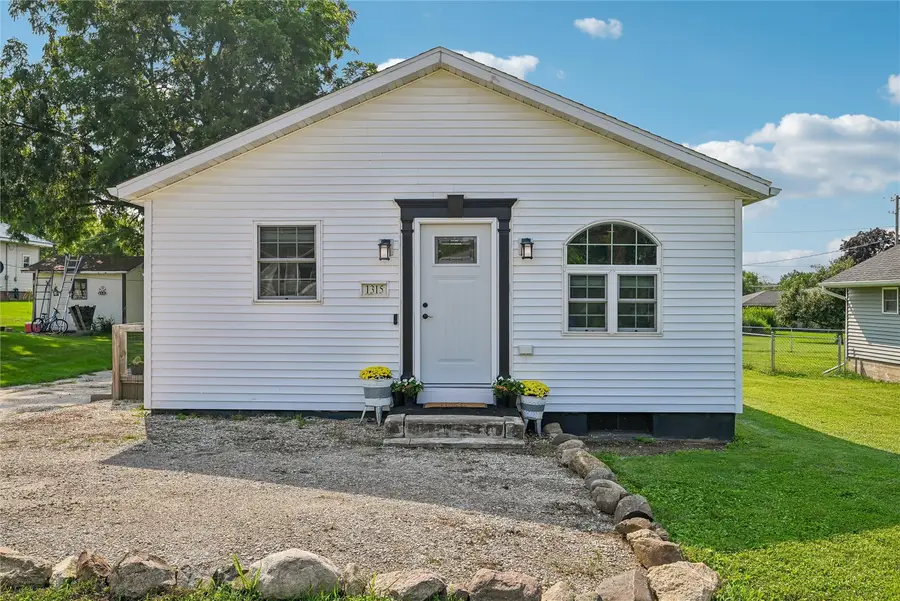 1315 1st Avenue, Center Point, IA 52213 - #2