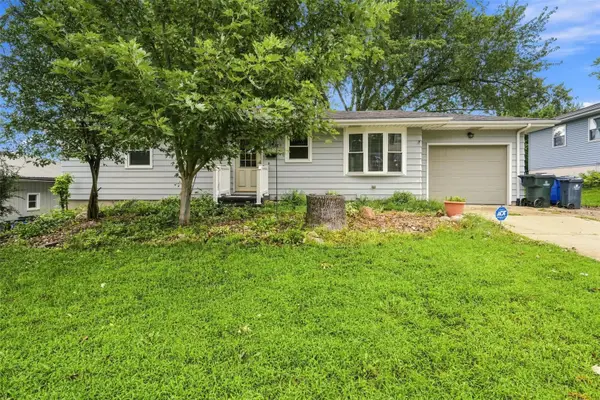 3808 Elmwood Drive Ne, Cedar Rapids, IA 52402