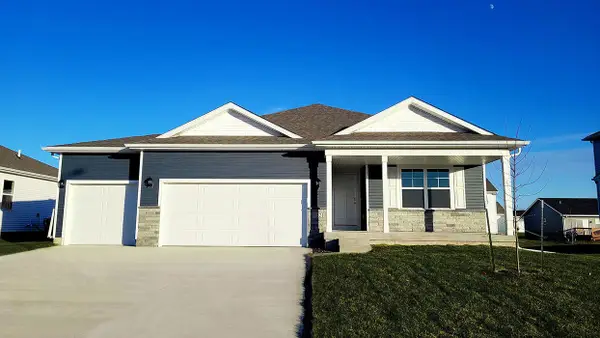 2889 Prairielight Drive, Hiawatha, IA 52233