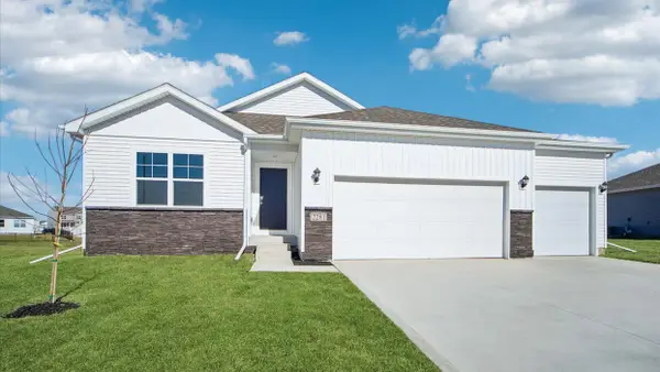 2885 Prairielight Drive, Hiawatha, IA 52233