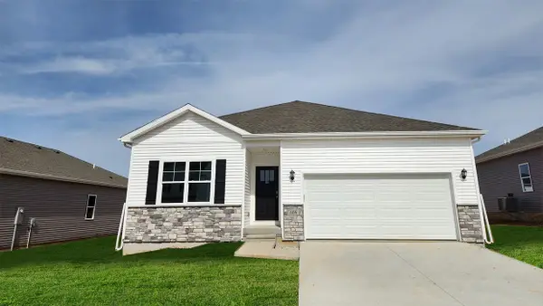 2786 Cecelia Drive, Hiawatha, IA 52233