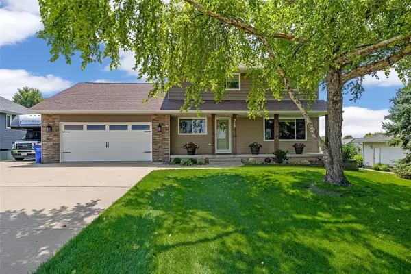315 G Avenue W, Walford, IA 52351