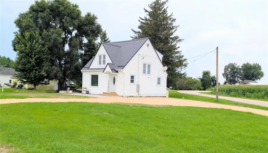17765 E Main Street, Langworthy, IA 52252 - #3