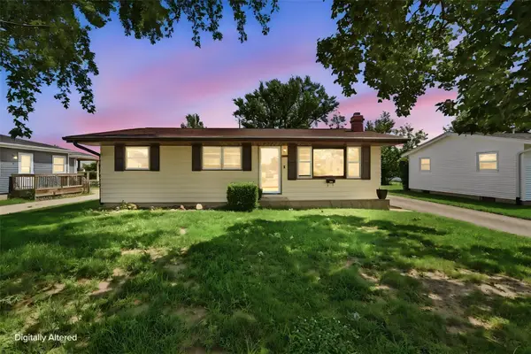 203 10th Avenue, Hiawatha, IA 52233