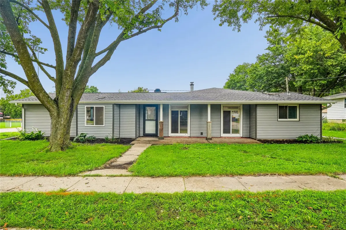 127 S Monroe St, Lisbon, IA 52253 - #1