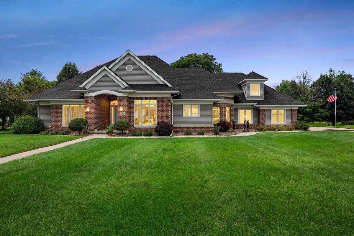 555 Evergreen, Robins, IA 52328 - #1