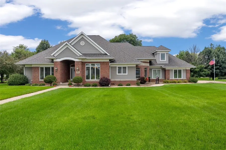 555 Evergreen, Robins, IA 52328 - #2