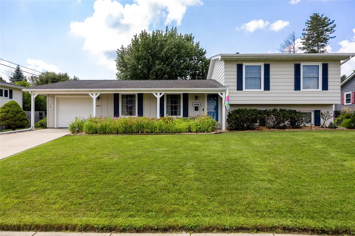 3855 Tomahawk Trail Se, Cedar Rapids, IA 52403 - #1