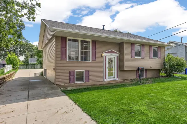 1433 Pawnee Drive Nw, Cedar Rapids, IA 52405
