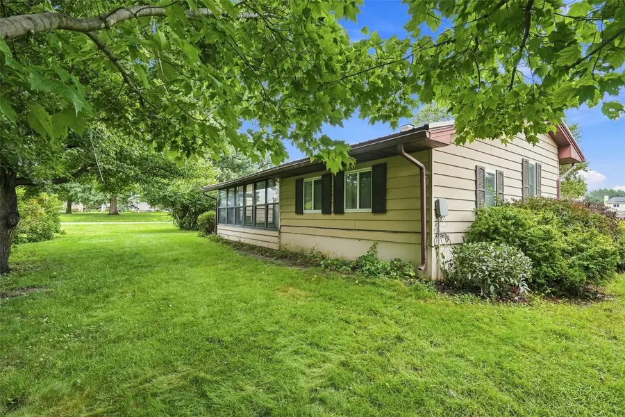 505 S Troy Road, Robins, IA 52328 - #3