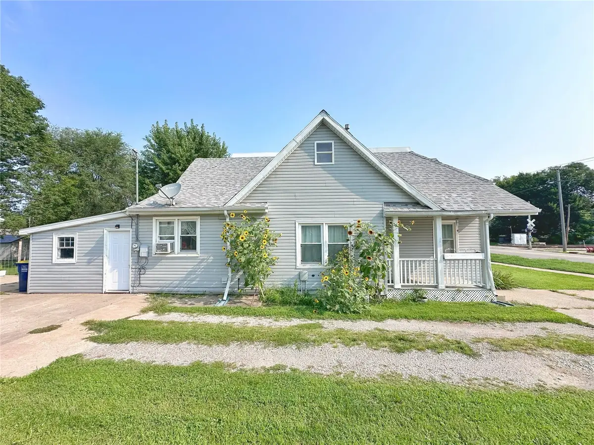705 C Avenue, Vinton, IA 52349 - #1
