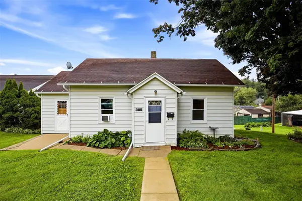 305 Pine Street, Anamosa, IA 52205