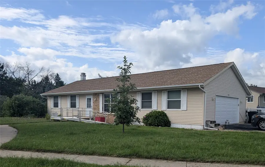 6664 Sand Court Sw, Cedar Rapids, IA 52404 - #2