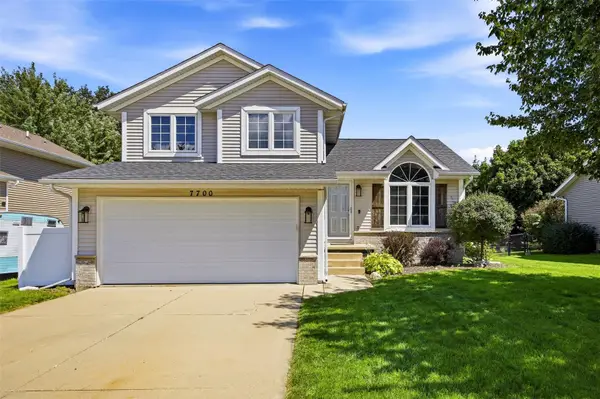 7700 Pin Tail Drive Ne, Cedar Rapids, IA 52402