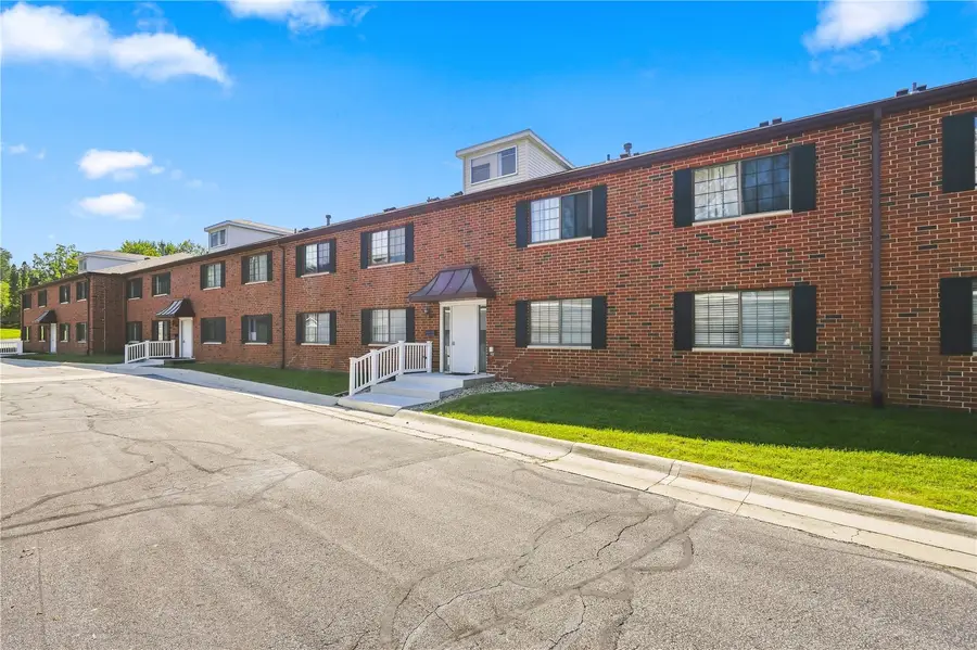 428 29th St Dr #5, Cedar Rapids, IA 52403 - #2