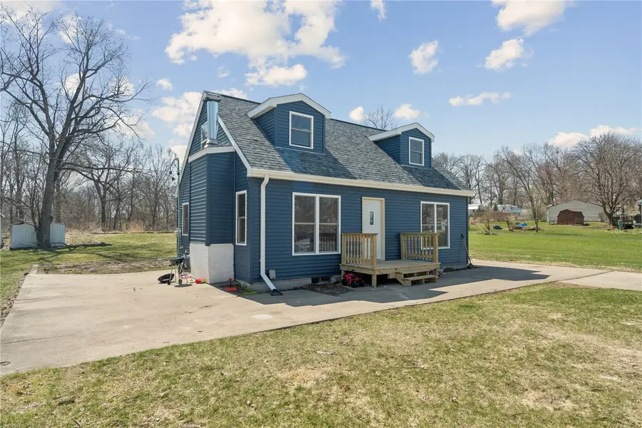 129 Northwood Drive, Hiawatha, IA 52233 - #2
