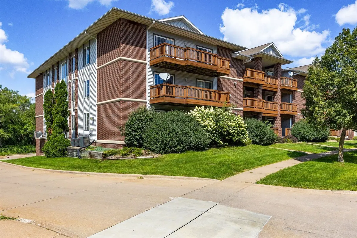 536 West Side Drive, Iowa City, IA 52246 - #1