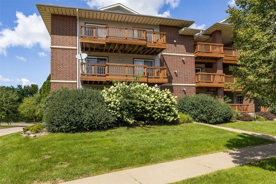 536 West Side Drive, Iowa City, IA 52246 - #2