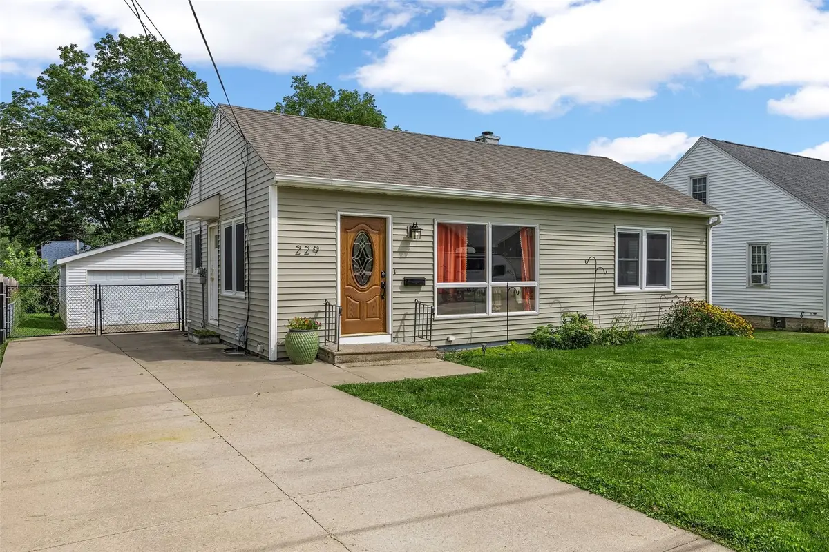 229 21st Street Nw, Cedar Rapids, IA 52405 - #1