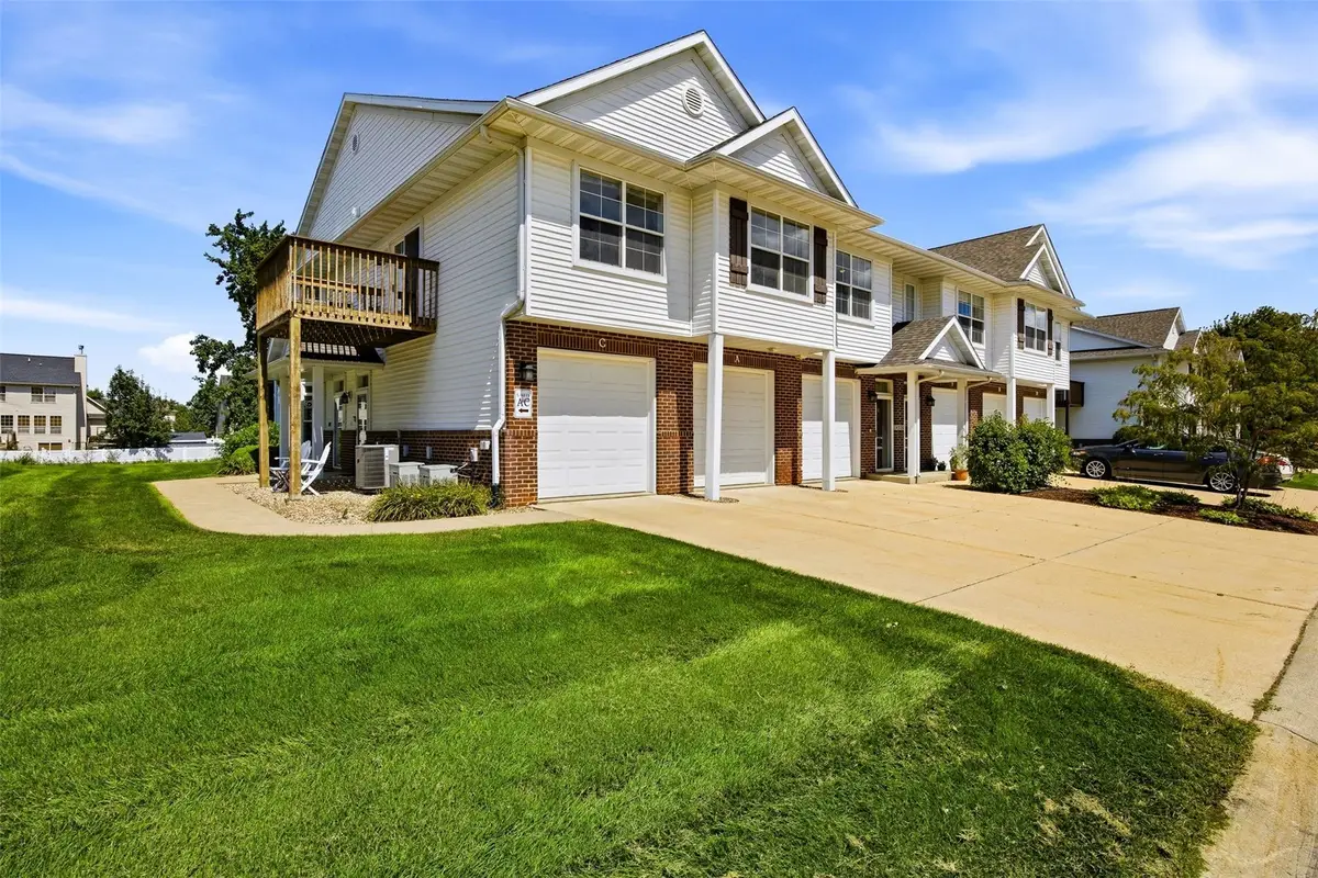 4520 1st Avenue Nw #E, Cedar Rapids, IA 52405 - #1