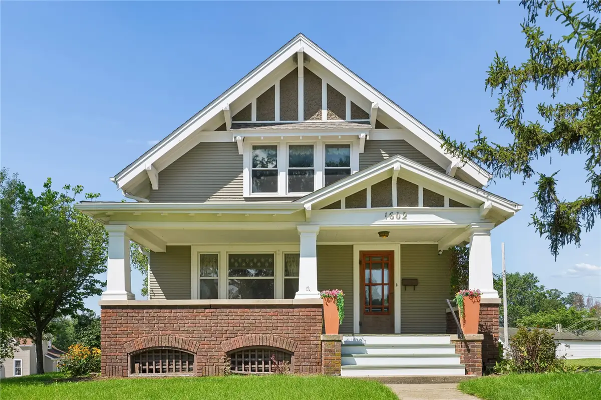 1602 7th Avenue, Belle Plaine, IA 52208 - #1
