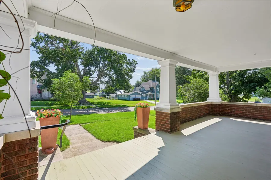 1602 7th Avenue, Belle Plaine, IA 52208 - #3