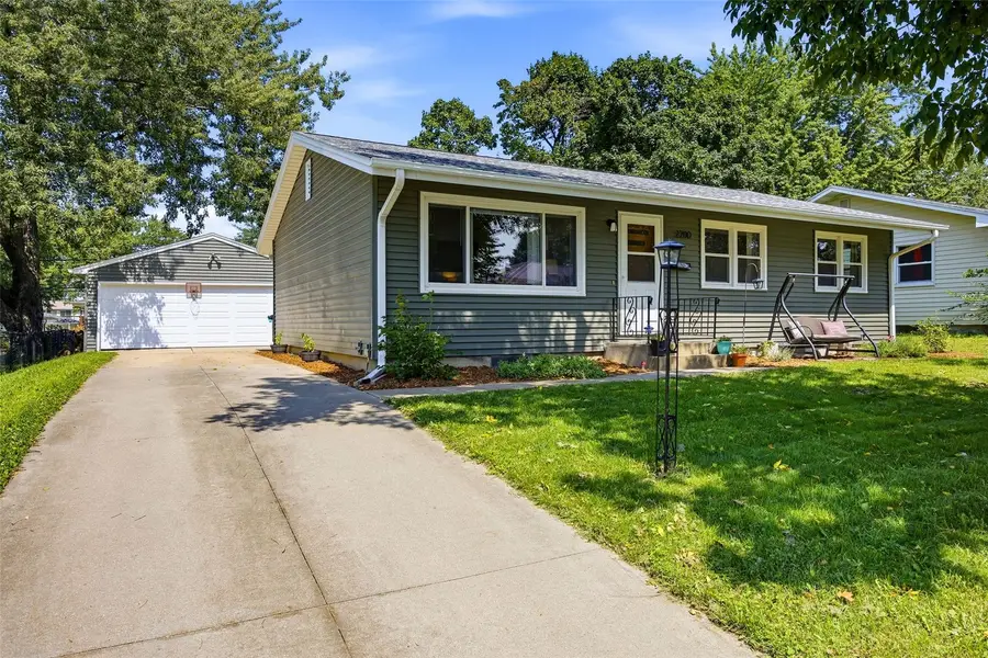2200 17th Ave, Marion, IA 52302 - #2